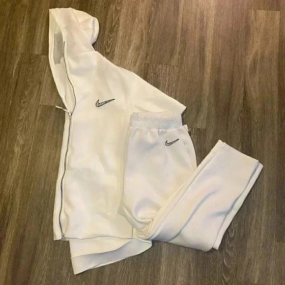 Nike Other - Mens NWT Nike RARE White NFL/LSU Sweat Set - 3XL